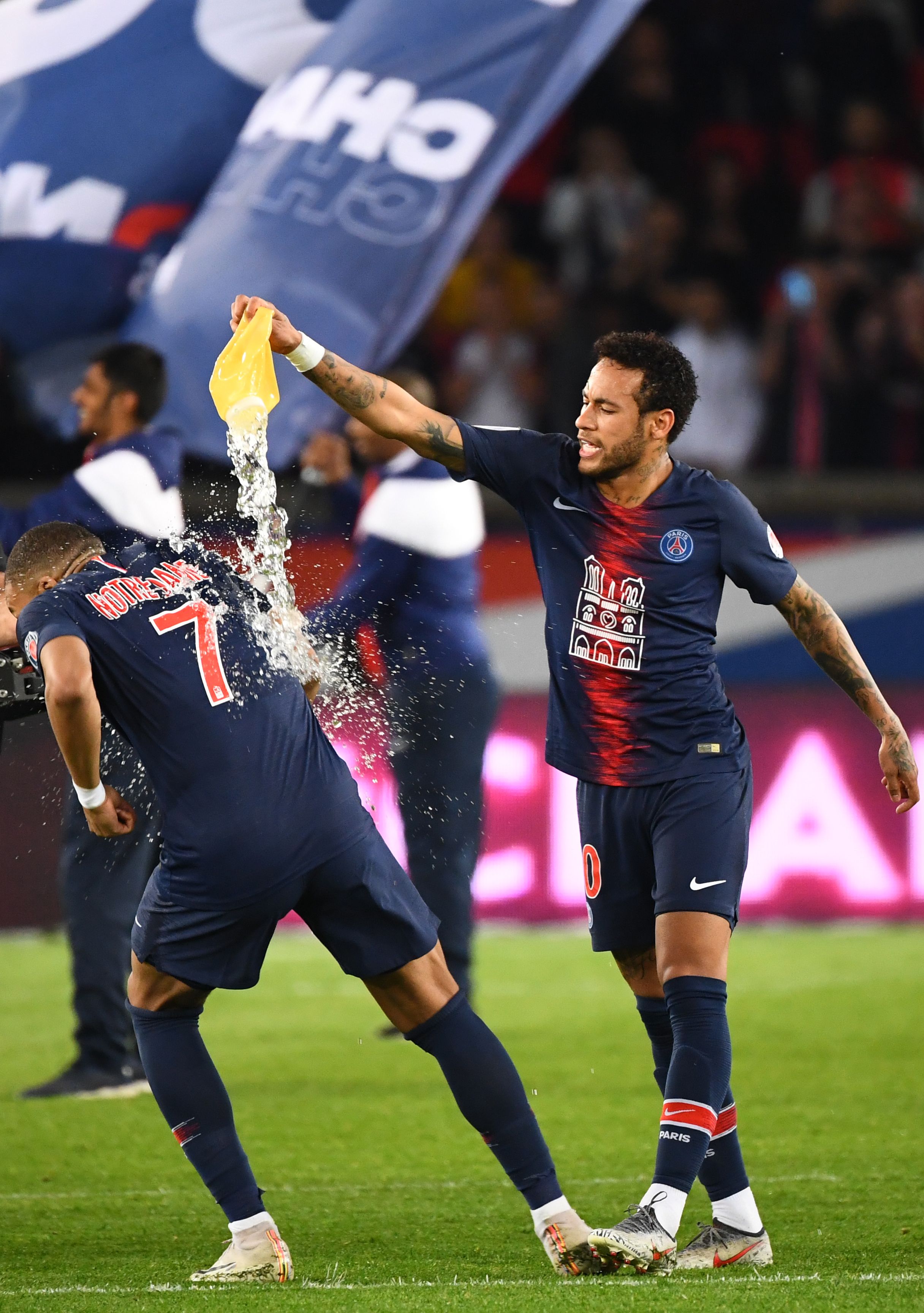 A队上单举 A队上单举